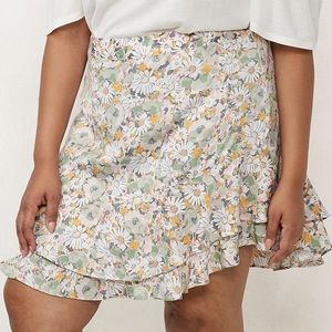 Last chance…Lauren Conrad Skirt Ruffled Floral Short L Large New